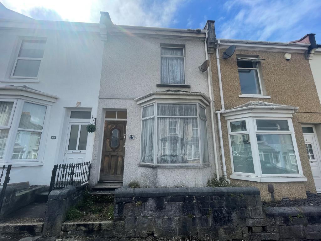 Lot: 151 - HOUSE IN NEED OF IMPROVEMENT - Front elevation of property